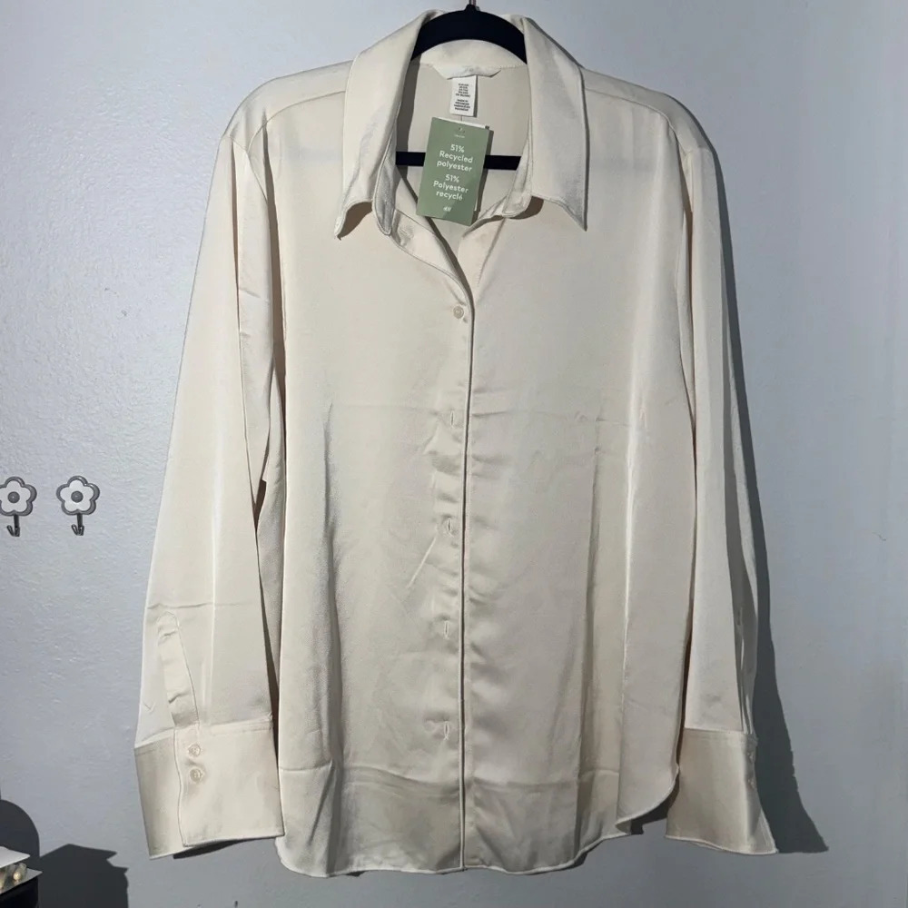 H&M+ V-NECK BLOUSE
